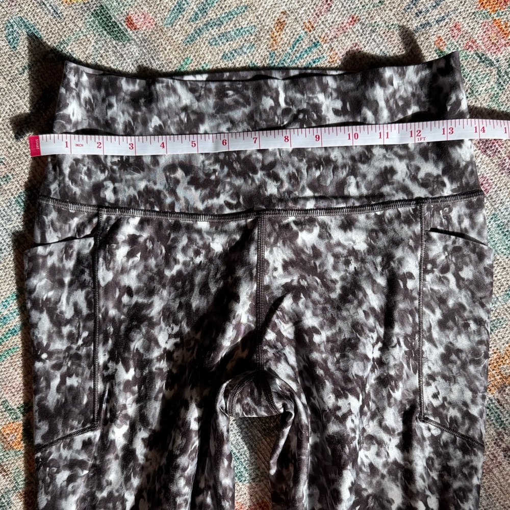 Athleta Black And Gray Patterned Salutation Stash… - image 3